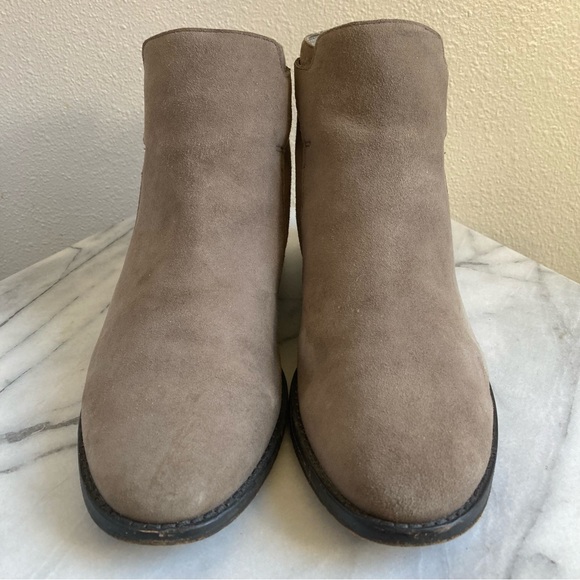 Eileen Fisher Putty Colored Suede Zip Back Ankle Boots Size 10 - Picture 3 of 10